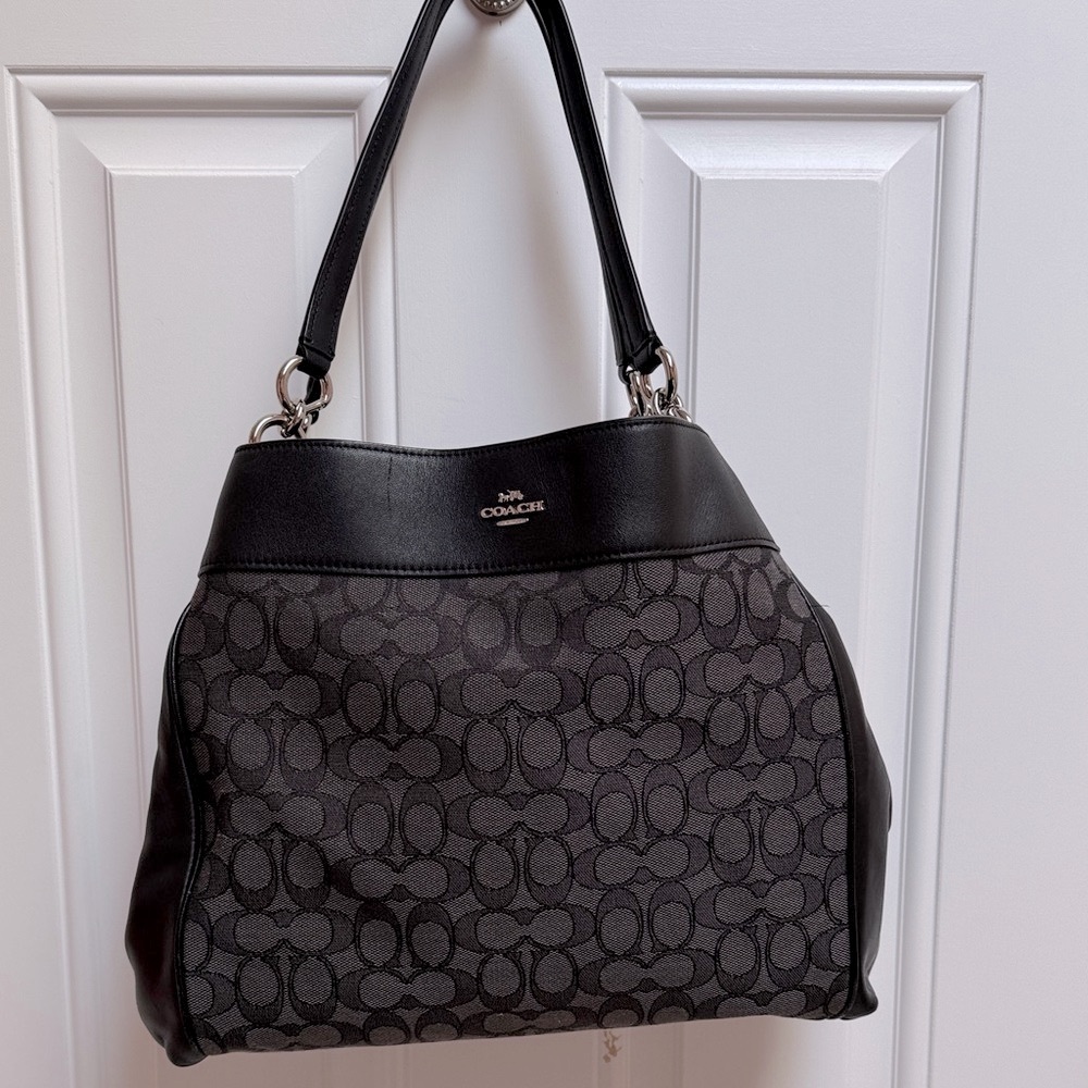 Coach EUC Lexy Shoulder Bag Signature Black/Gray Jacquard w/dust bag